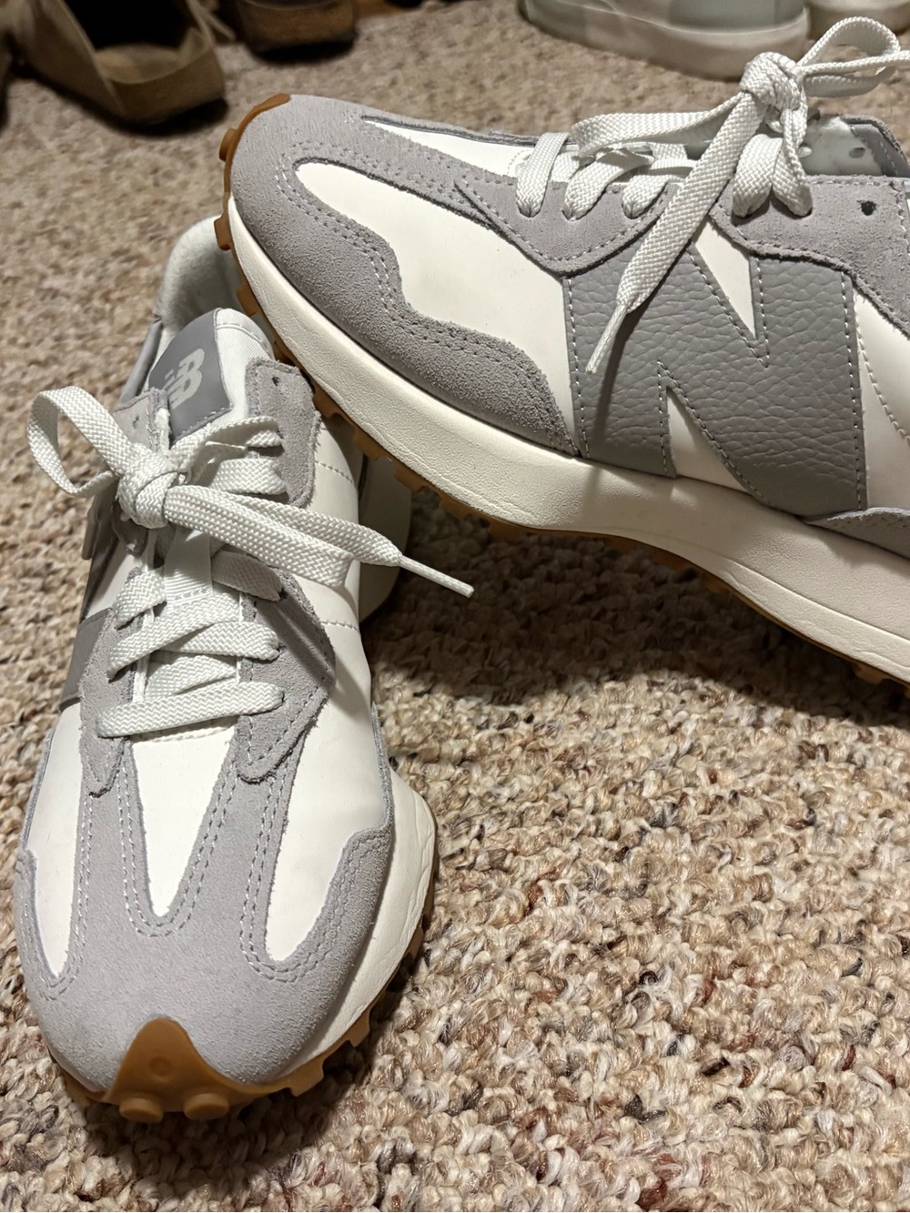 New Balance 327 Sneakers in White & Gray with Gum Outsole 8.5 women - Picture 4 of 7